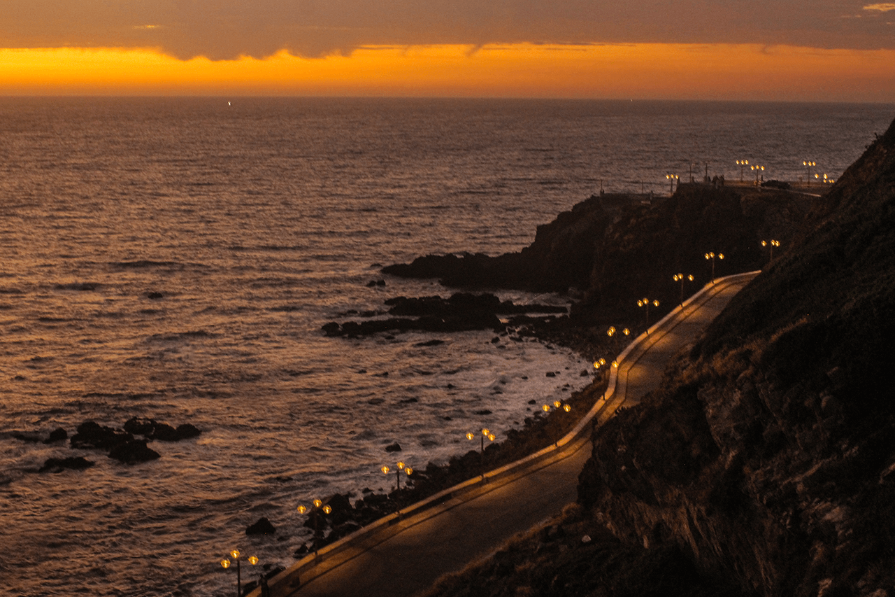 fotografía del malecon de Mazatlán al atardecer